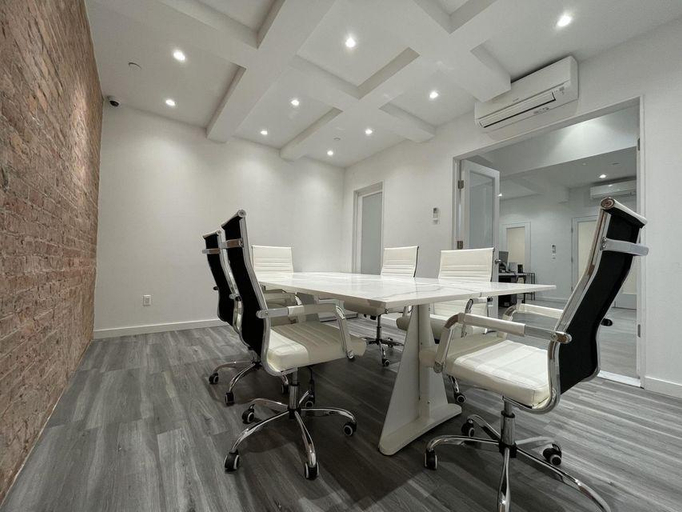 Business Facilities, Midtown Suite New York, New York