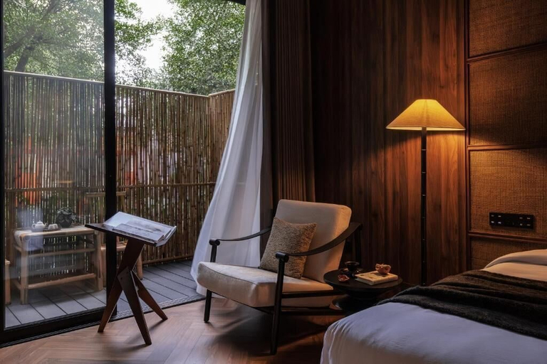 Room 5, Rong Unique Hotel-Banyan Lake Scenery, Guilin