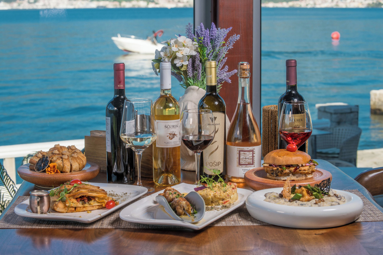 Outdoor dining 2, Room-seaview Room in Luxury Villa With p