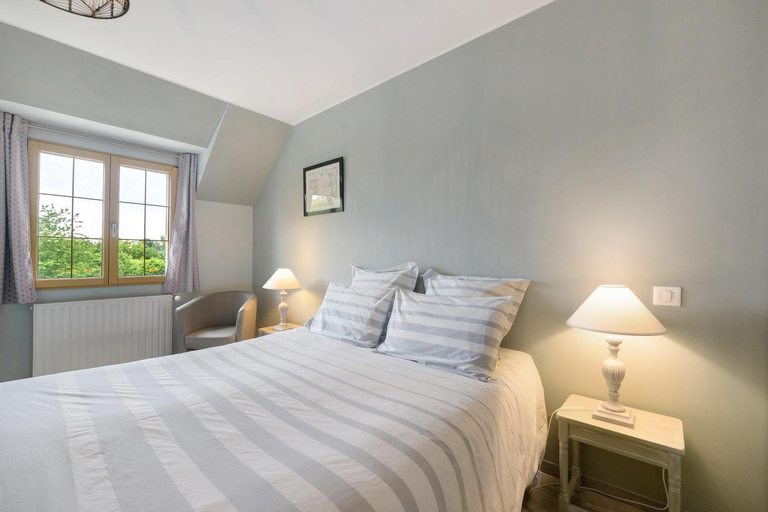 Bedroom 2, Chambres D'hotes - Les Vergers, Manche