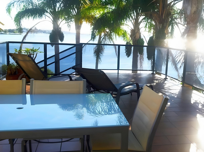 Sport & Beauty 4, Squid's Ink Motel, Lake Macquarie - East