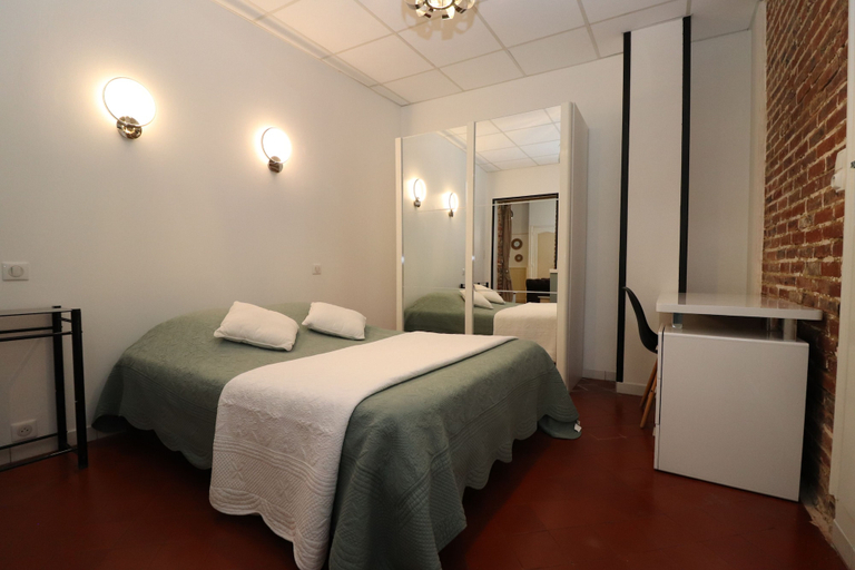 Bedroom 5, La Vieille France, Yonne