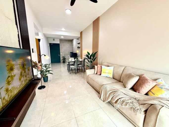 Living area 4, ICC Luxury Suites Ipoh By Grab A Stay, Kinta