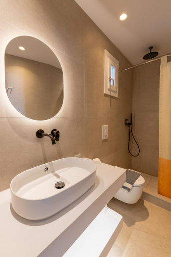 Bathroom 4, Kamari Beach, South Aegean