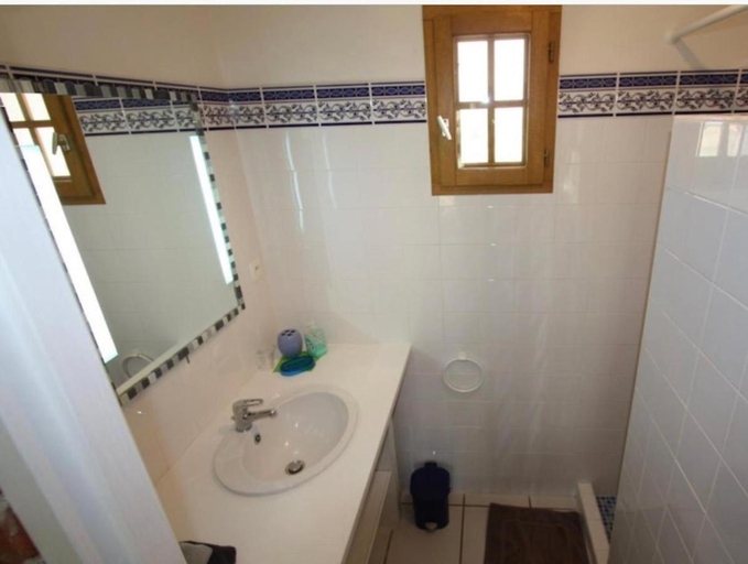 Bathroom, Mas Cairou, Pyrénées-Orientales