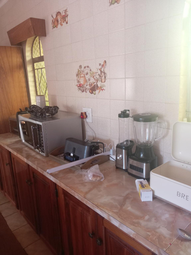 Kitchen, Luxurious 4-Bedroom House Rental with Pool Access in Ngaka Modiri Molema, Ngaka Modiri Molema