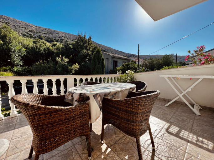Others 4, Apartments Lokunja, Pag