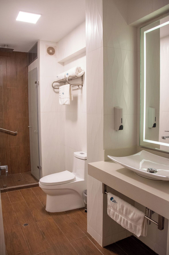 Bathroom 5, GRAU BUSINESS HOTEL, Piura