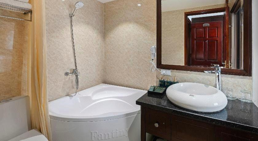 Bathroom 5, 22 Land Residence Hotel, Ba Đình