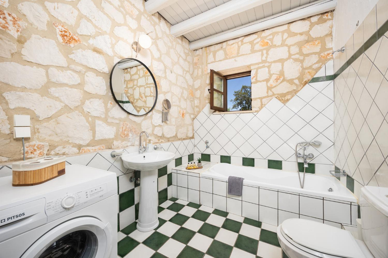 Others 5, Villa Boscheto Tria, Ionian Islands