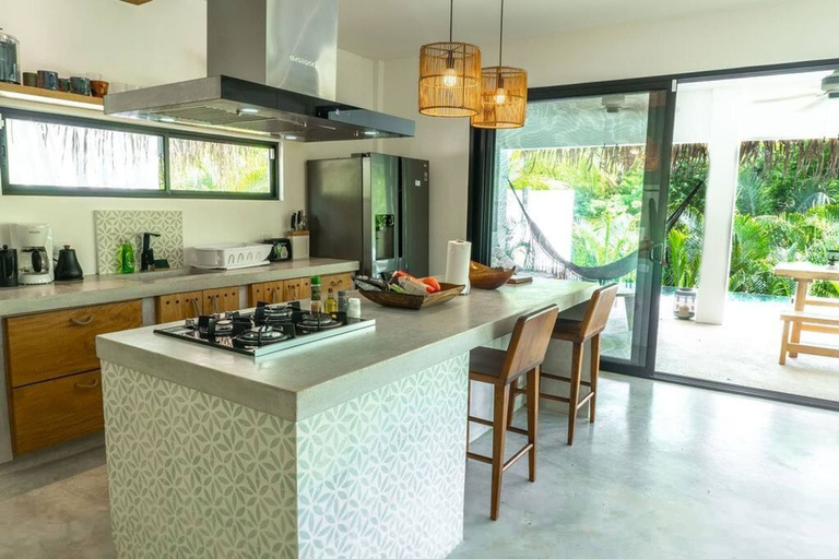 Room 5, 3BR - Walk to Beach - Pool - Prime Pelada Location, Nicoya