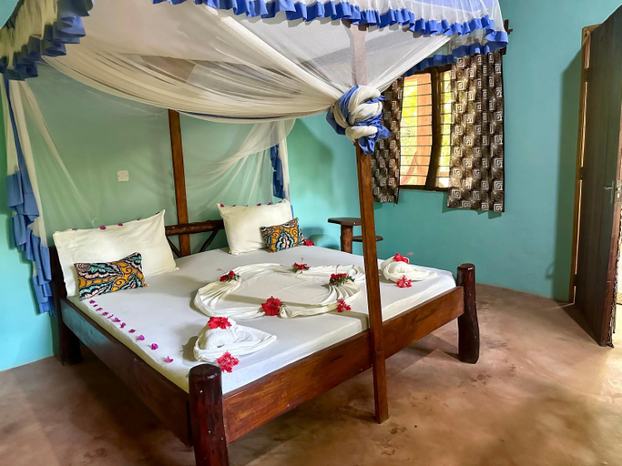 Bedroom 2, Mustapha' s Place, Kusini