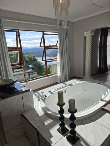 Bathroom 3, Eagles Nest Bed and Breakfast, Eden