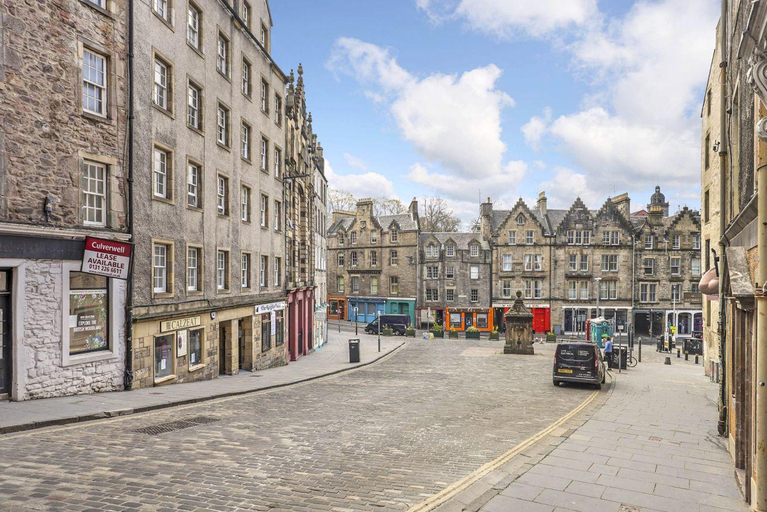 Others 4, Heart of Grassmarket Apartment, Edinburgh