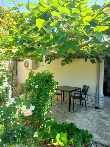 Others 5, Apartment Kiwi, Labin