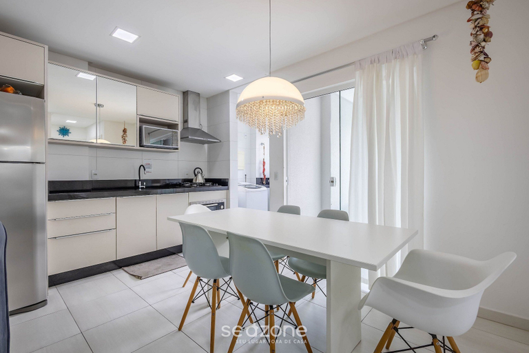 Dining, Apt w/ Barbecue Grill 750m From the Beach Evp0504, Itapema