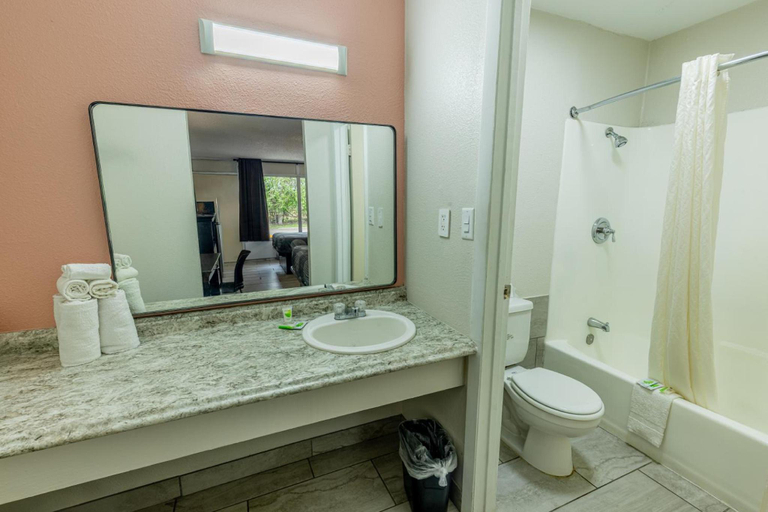 Others 4, Executive Inn Beeville US 181 By Capital O, Bee