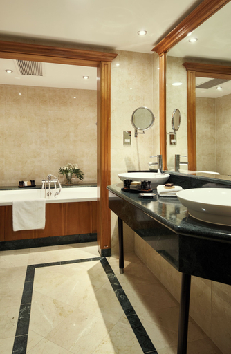 Bathroom 4, Killarney Plaza Hotel and Spa