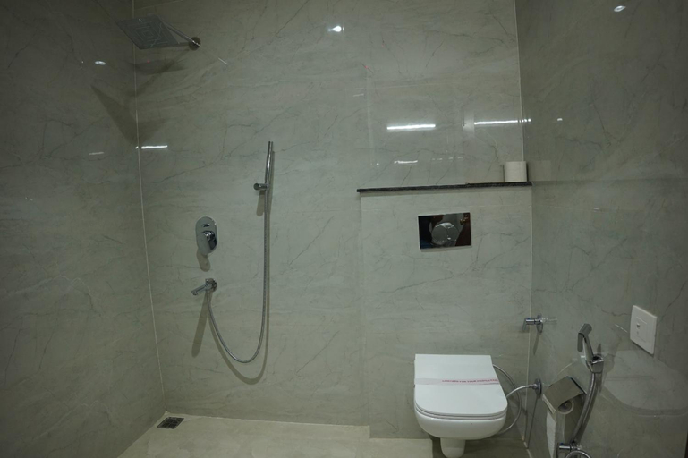 Bathroom 4, Hotel Grand Riviera, Sirmaur