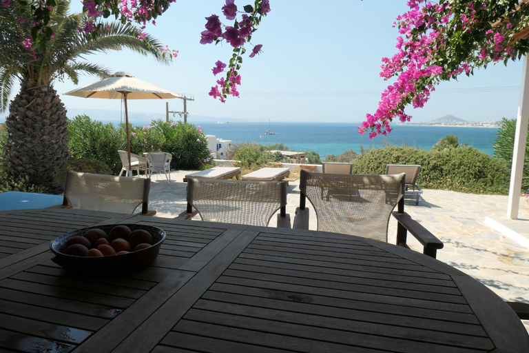 5, Charming Naxos Villa, Ocean Views, Modern Comfort, Tranquil Escape, South Aegean