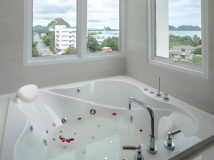 Bathroom 5, Prachuap Grand Hotel, Muang Prachuap Khiri Khan