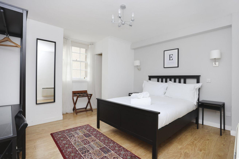 Bedroom, Heart of Grassmarket Apartment, Edinburgh