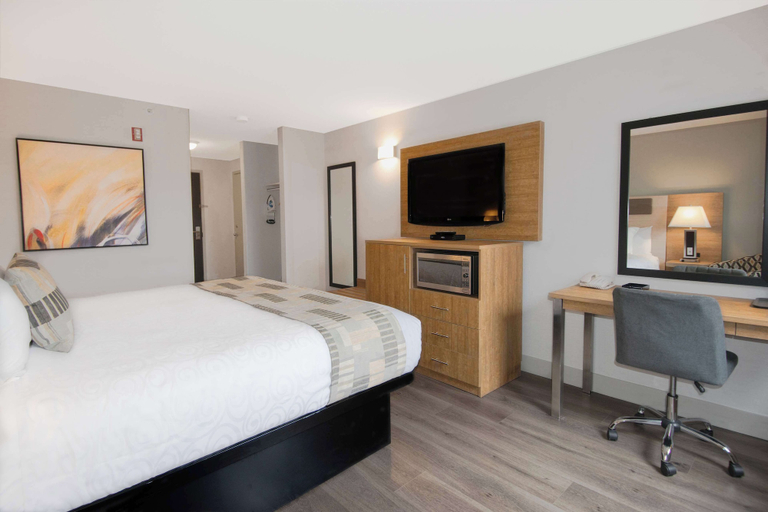 Bedroom 3, Coast Abbotsford Hotel & Suites, Fraser Valley