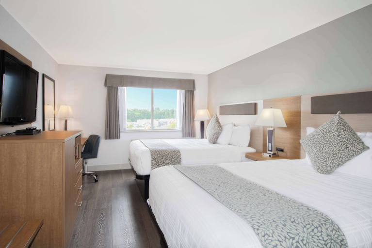 Bedroom 3, Coast Abbotsford Hotel & Suites, Fraser Valley