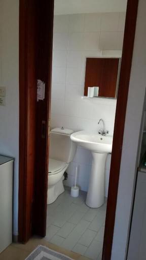 Bathroom 3, Leonidas Rooms, Crete