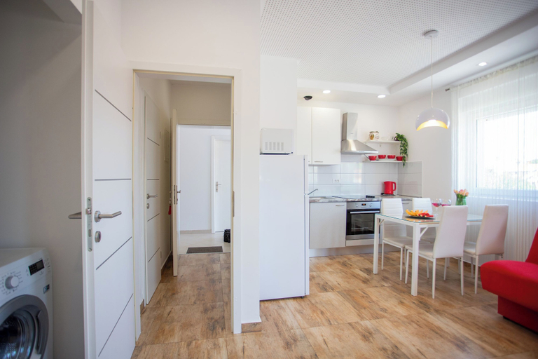 Private kitchen 5, Sun And Fun, Pula