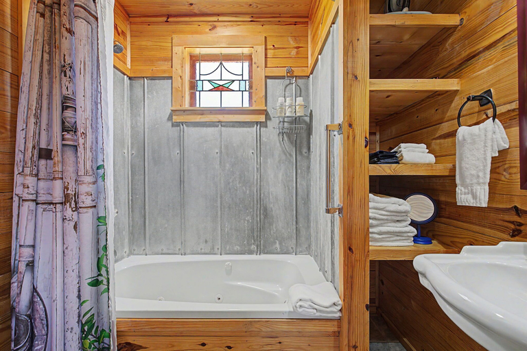 Bathroom 2, Cabins Out Back-nest, Gillespie