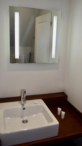 Bathroom 4, La Maison Des Courtines, Côte-d'Or