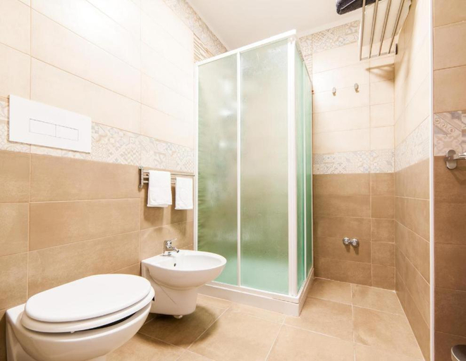 Bathroom 5, Demi Rooms, Napoli