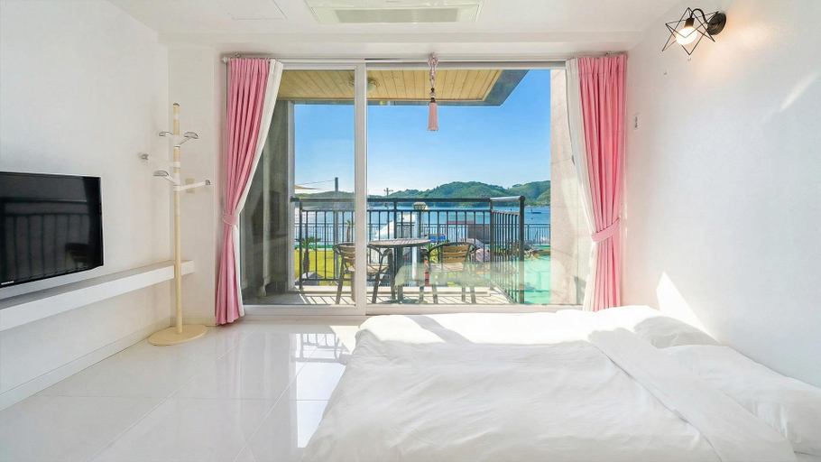Bedroom 2, Namhae Bom Yeoreum Gaeul Gyeoul pension, Namhae