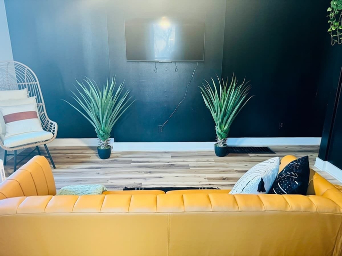 3, Jungle House Downtown Columbus – Modern Boutique Suites, Franklin