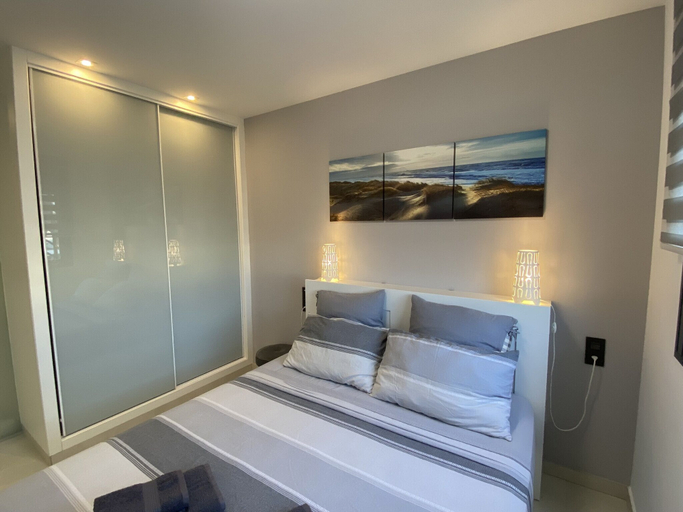 Room 4, Groundfloor Oasis Beach Punta Prima IX, Alicante