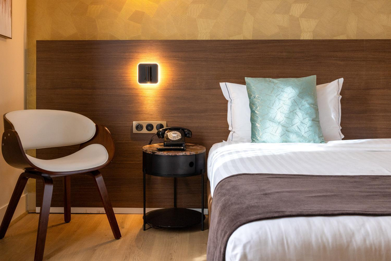 4, Hotel Parc Eiffel, Paris