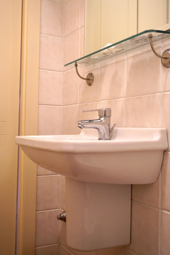 Bathroom 3, Terre di Traiano, Barletta-Andria-Trani