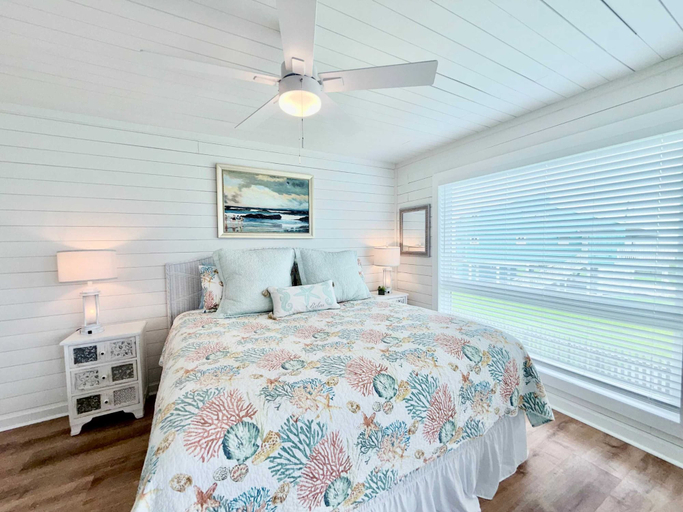 Room 4, Sandy Beach Retreat and Gulf View, Galveston