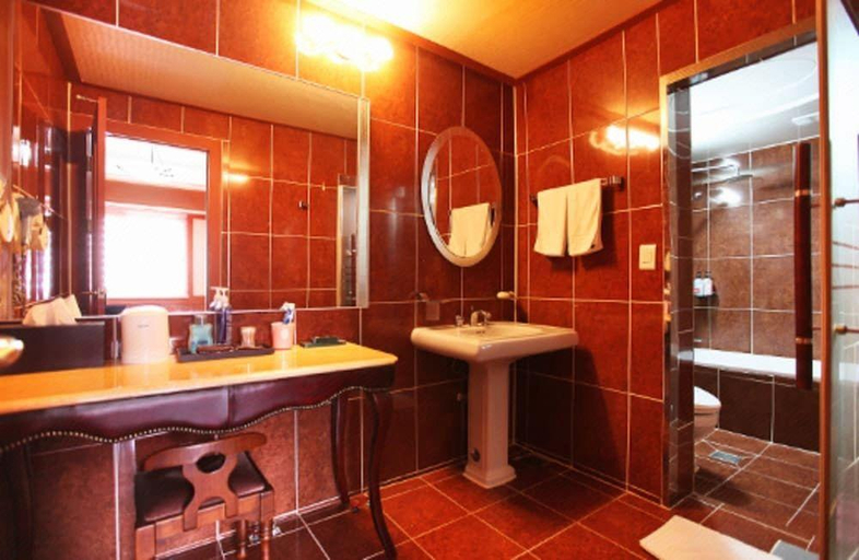 Bathroom, Baegyang Hotel, Jangseong