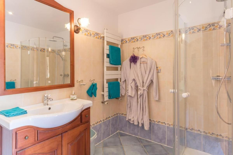 Bathroom, La Vigne du Pont, Côte-d'Or