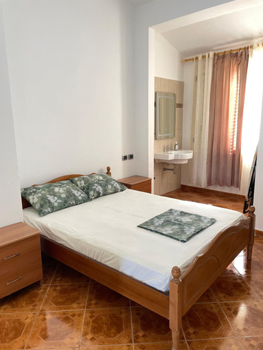 Bedroom 4, Villa BASHLLARI A&B appartamenti di fronte al mare, Vlorës