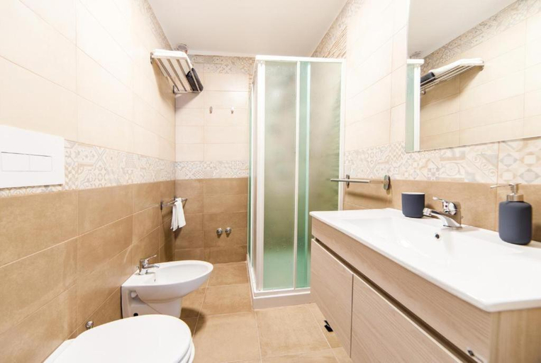 Bathroom 4, Demi Rooms, Napoli