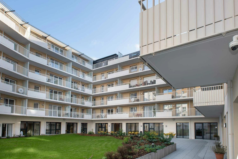 Exterior & Views