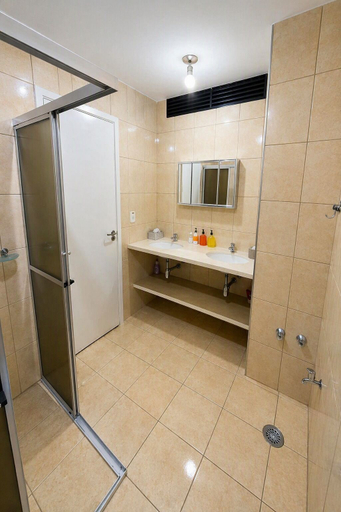 Bathroom, Clube Universo, São Paulo