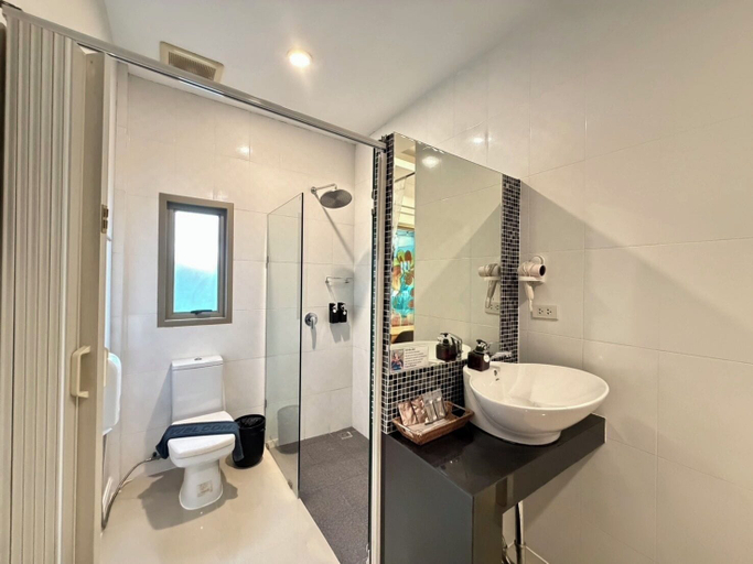Bathroom 5, The Snug Airportel, Phuket Island