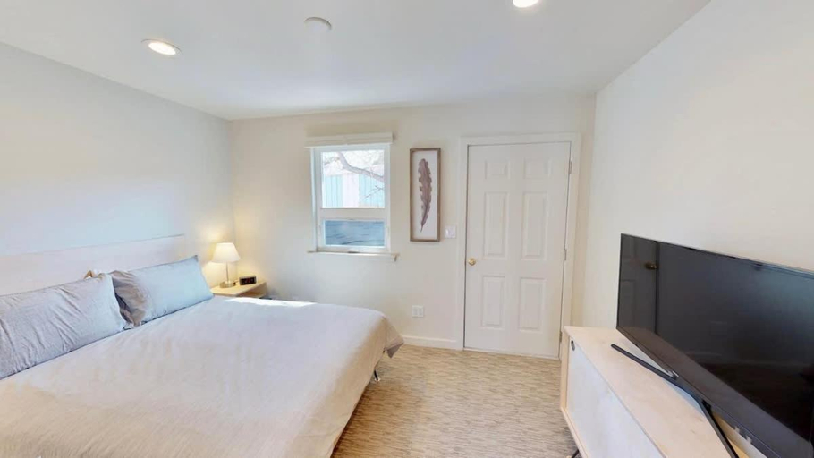 Bedroom 2, Slot Canyon #B, Grand