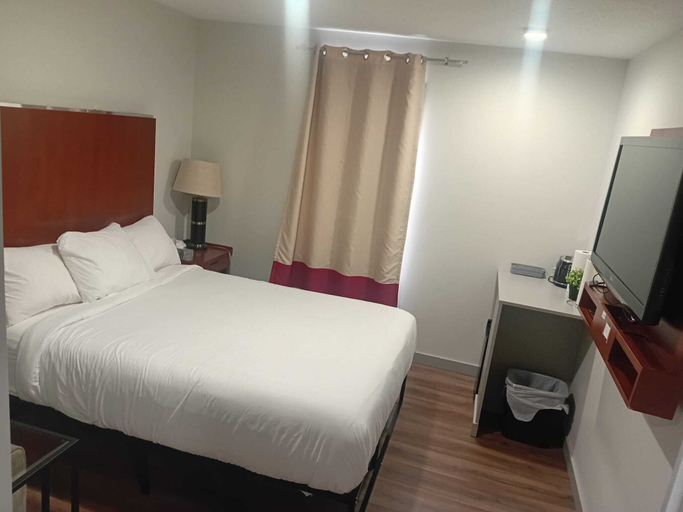 Bedroom 3, Bethel Hotel Elk Point, Division No. 12