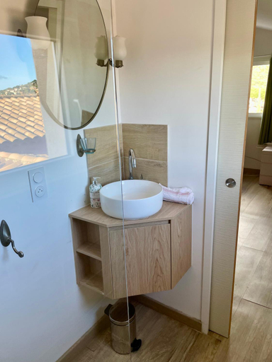 Bathroom 3, Les Terrasses de Lo, Var
