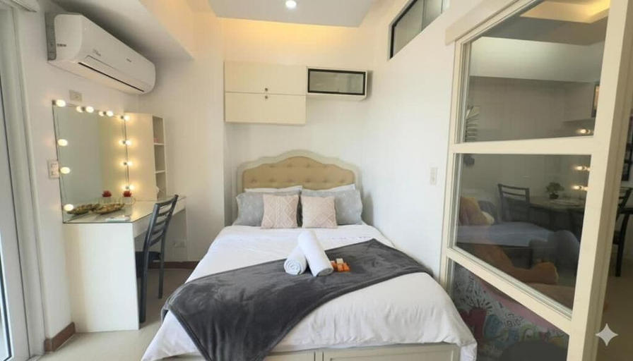Room 2, Adahkumaya Luxury Suites, Taguig